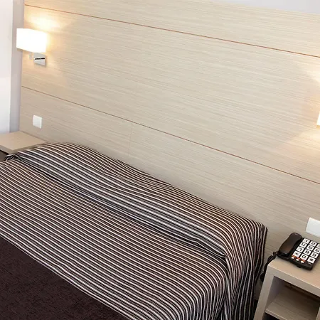 Le Mediterranee Hotel Lourdes